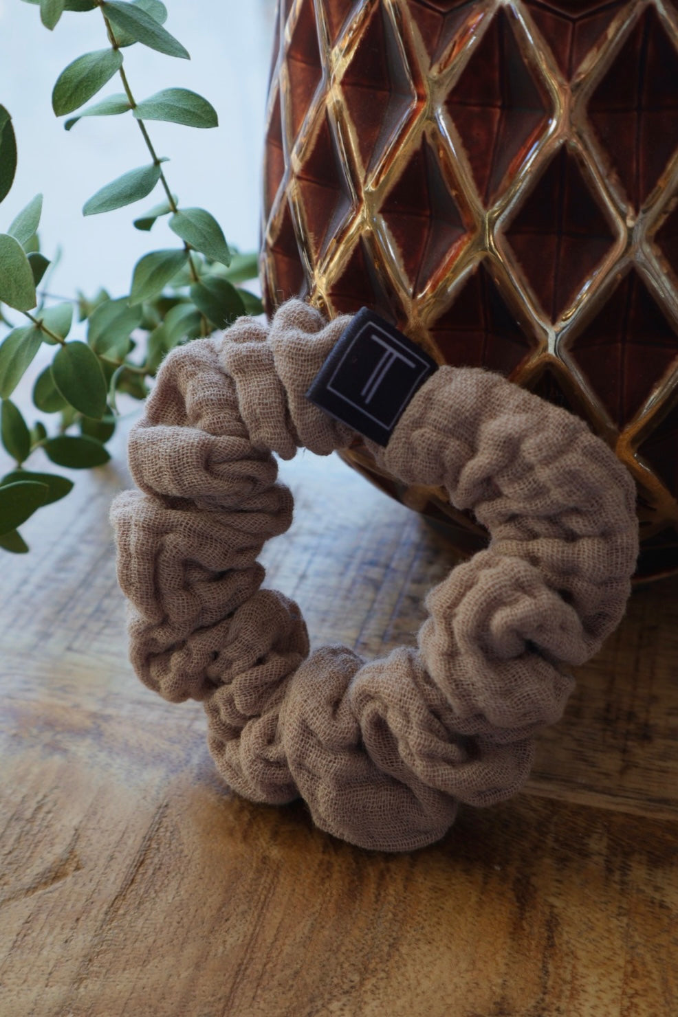 MINI MUSSELIN SCRUNCHIE HASELNUSS